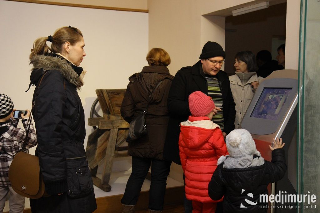 nocmuzejacakovec0052309104