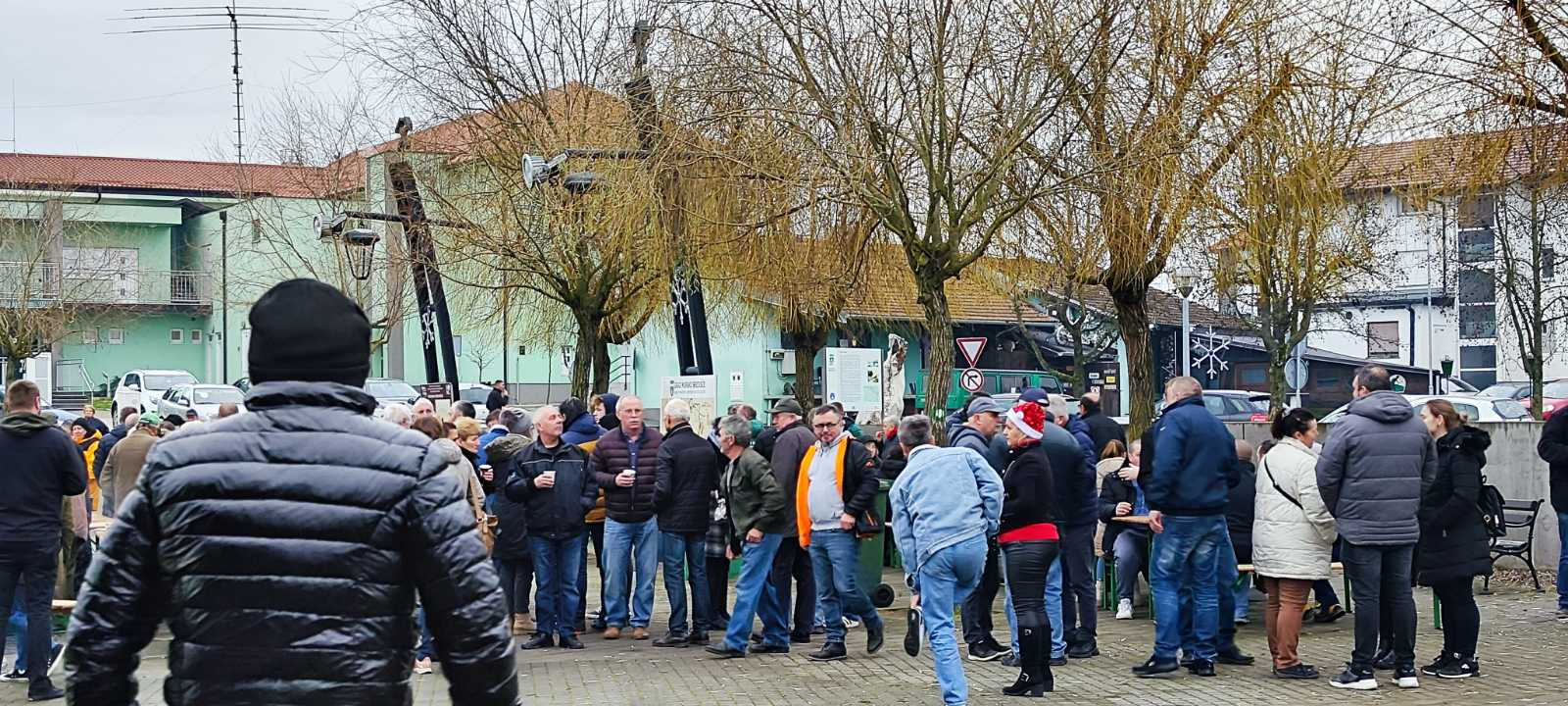Nastavljena tradicija: Podjela prženih ribica na Badnje jutro na Šetnici svete Barbare