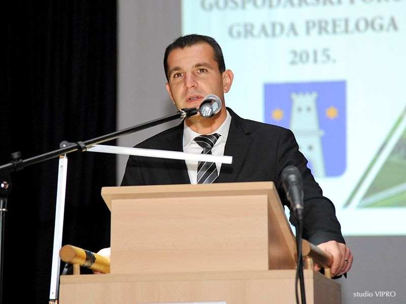 322213637dsc8033329184