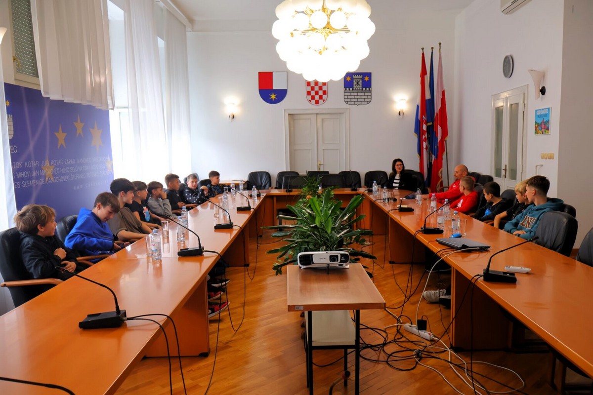 VELIK USPJEH Zlatni nogometaši iz I. osnovne škole Čakovec na prijemu kod gradonačelnice VELIK USPJEH Zlatni nogometaši iz I. osnovne škole Čakovec na prijemu kod gradonačelnice