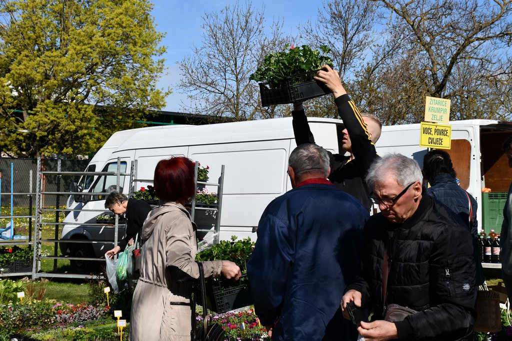 Proljetne temperature izmamile brojne posjetitelje na sajam u Čakovcu