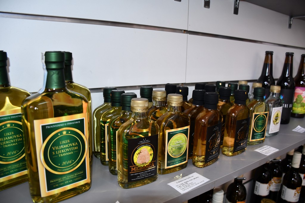 TERME SVETI MARTIN ‘Međimurski ceker’ – turistički info centar i dućan s domaćim proizvodima TERME SVETI MARTIN ‘Međimurski ceker’ – turistički info centar i dućan s domaćim proizvodima