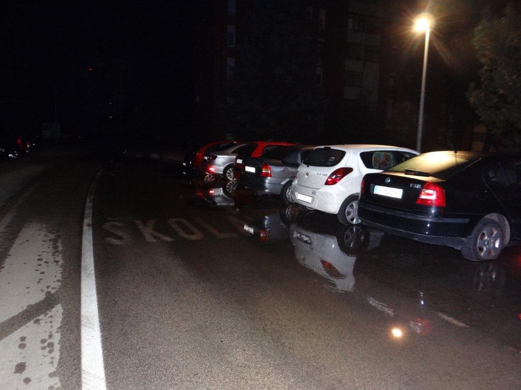 Neugodna noć za stanare jedne čakovečke ulice: Poplavljen dio ulice, parkirani automobili pod vodom Neugodna noć za stanare jedne čakovečke ulice: Poplavljen dio ulice, parkirani automobili pod vodom