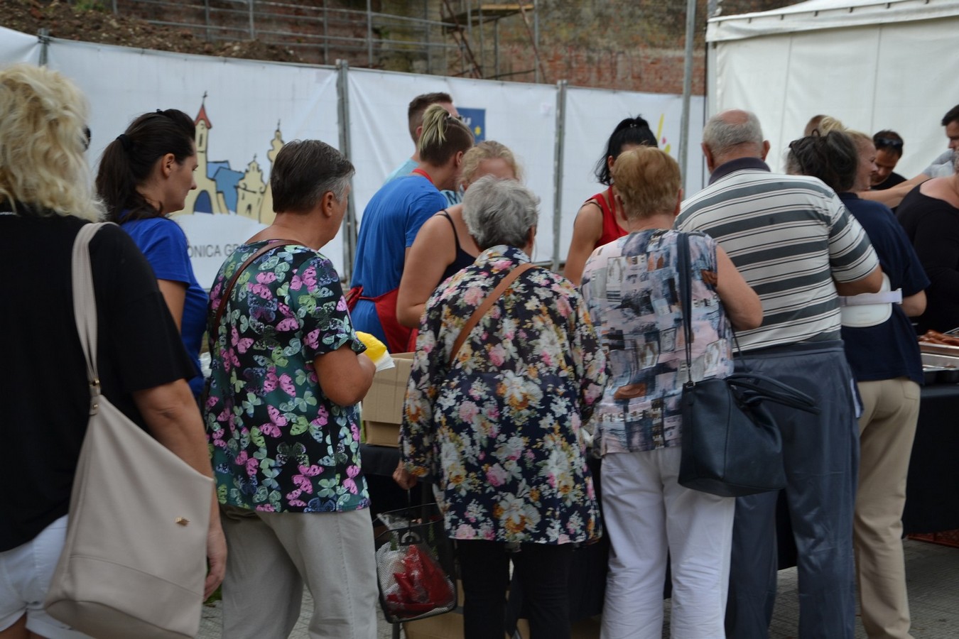 U jezeru Staroga Grada posjetitelji uživali u besplatnom ručku
