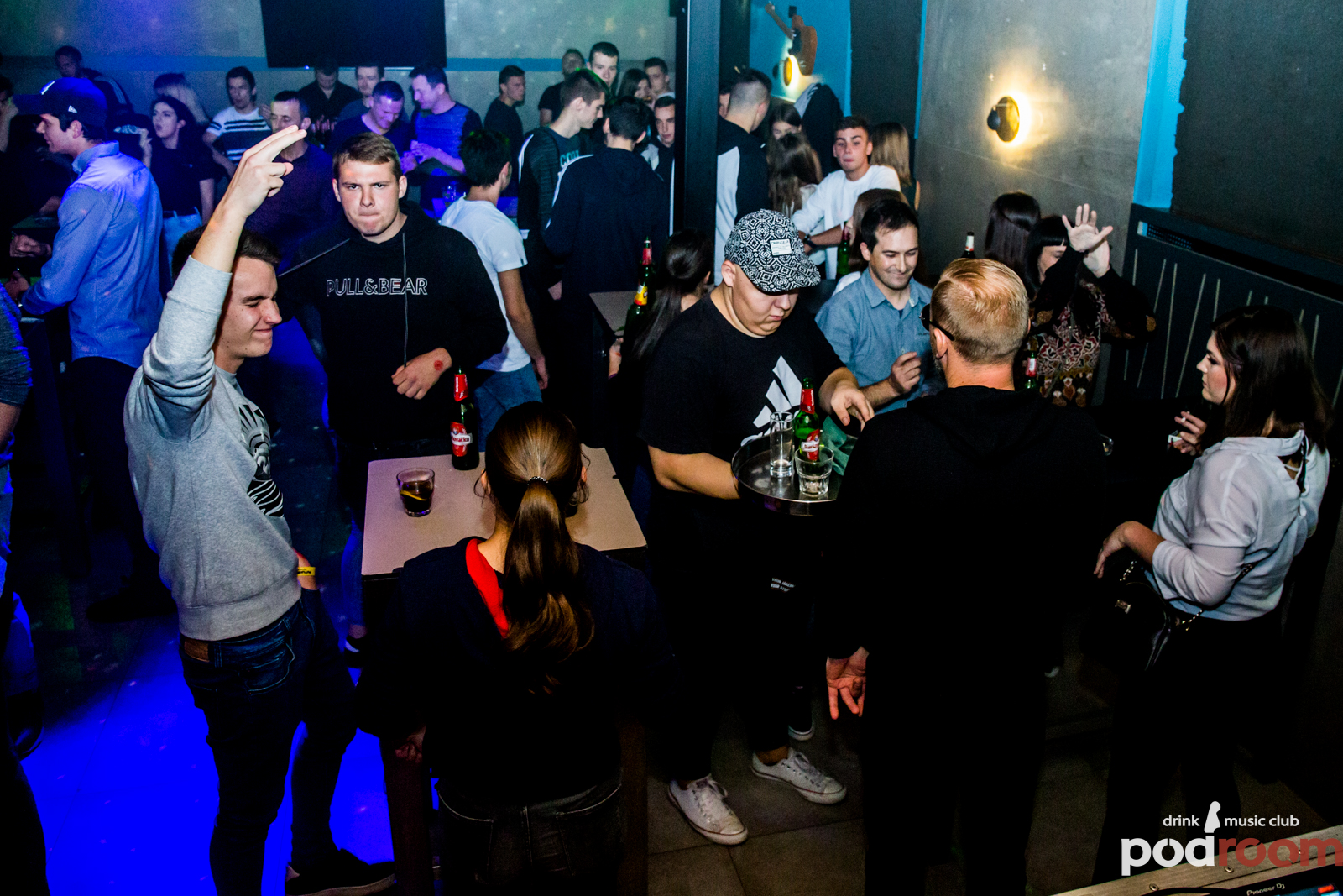 Podroom clubbing – DJ Yakka