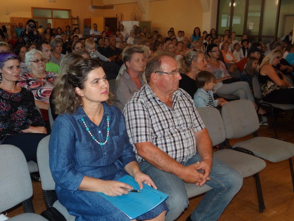 Prvi dječji folklorni susreti u Žiškovcu