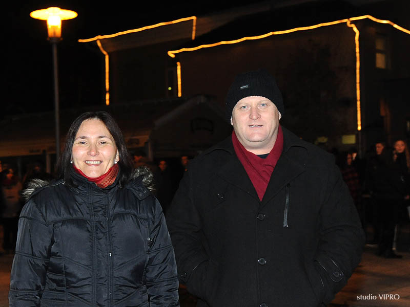 330114050dsc0496584440