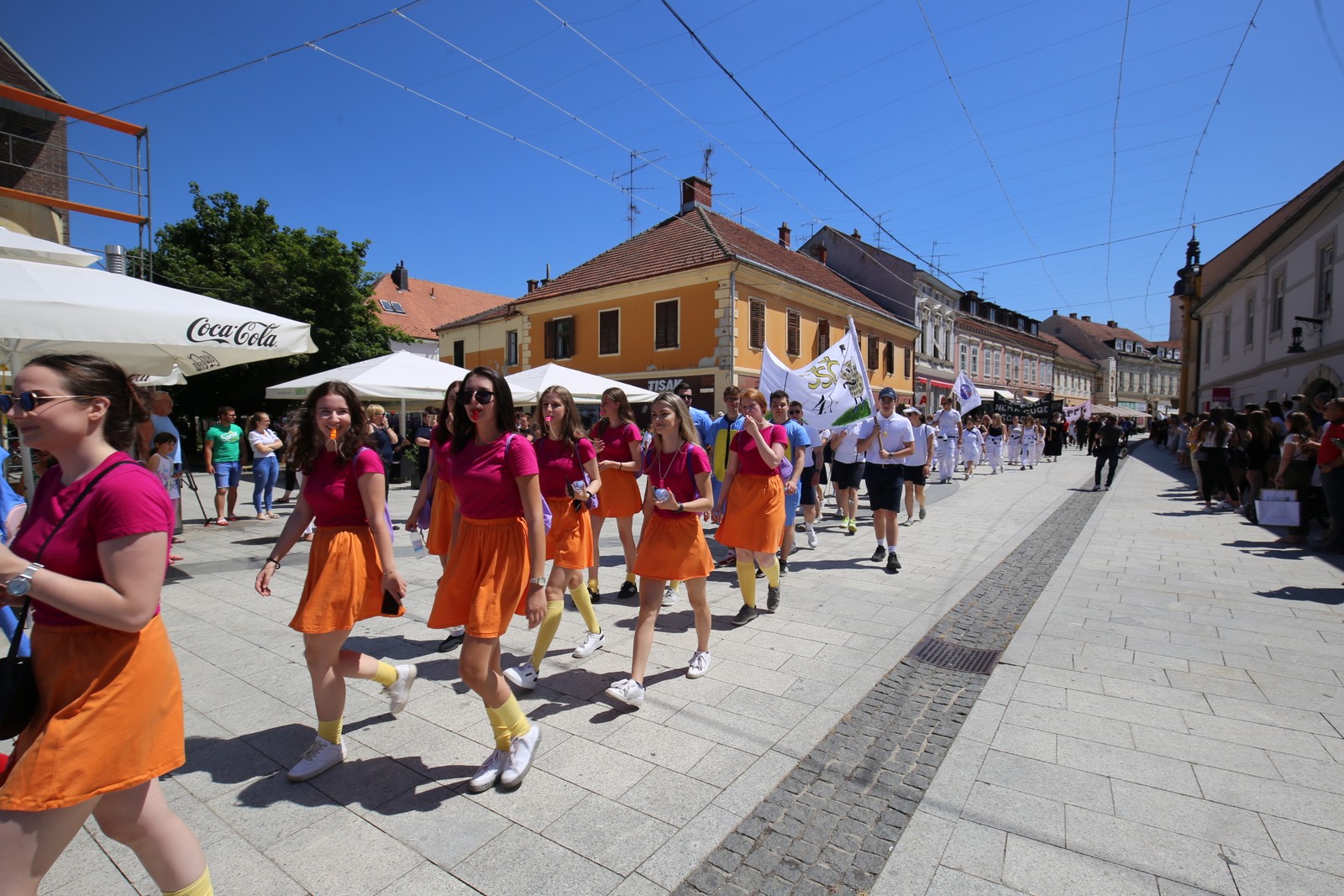 Vesela kolona međimurskih maturanata prošetala Čakovcem