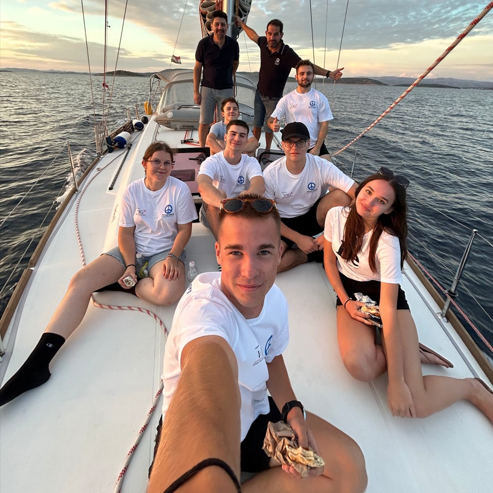 GIMNAZIJA JOSIPA SLAVENSKOG Učenici Marta Premuš i Samuel Šarić tjedan dana plovili Jadranom na projektu ‘Flota mira’