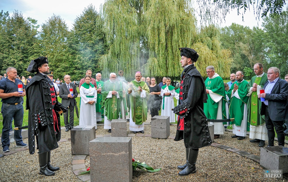 FOTO Uz molitvu i prigodan program obilježena godišnjica tragedije na rijeci Dravi