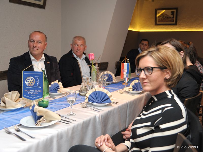 349215171dsc0409223009