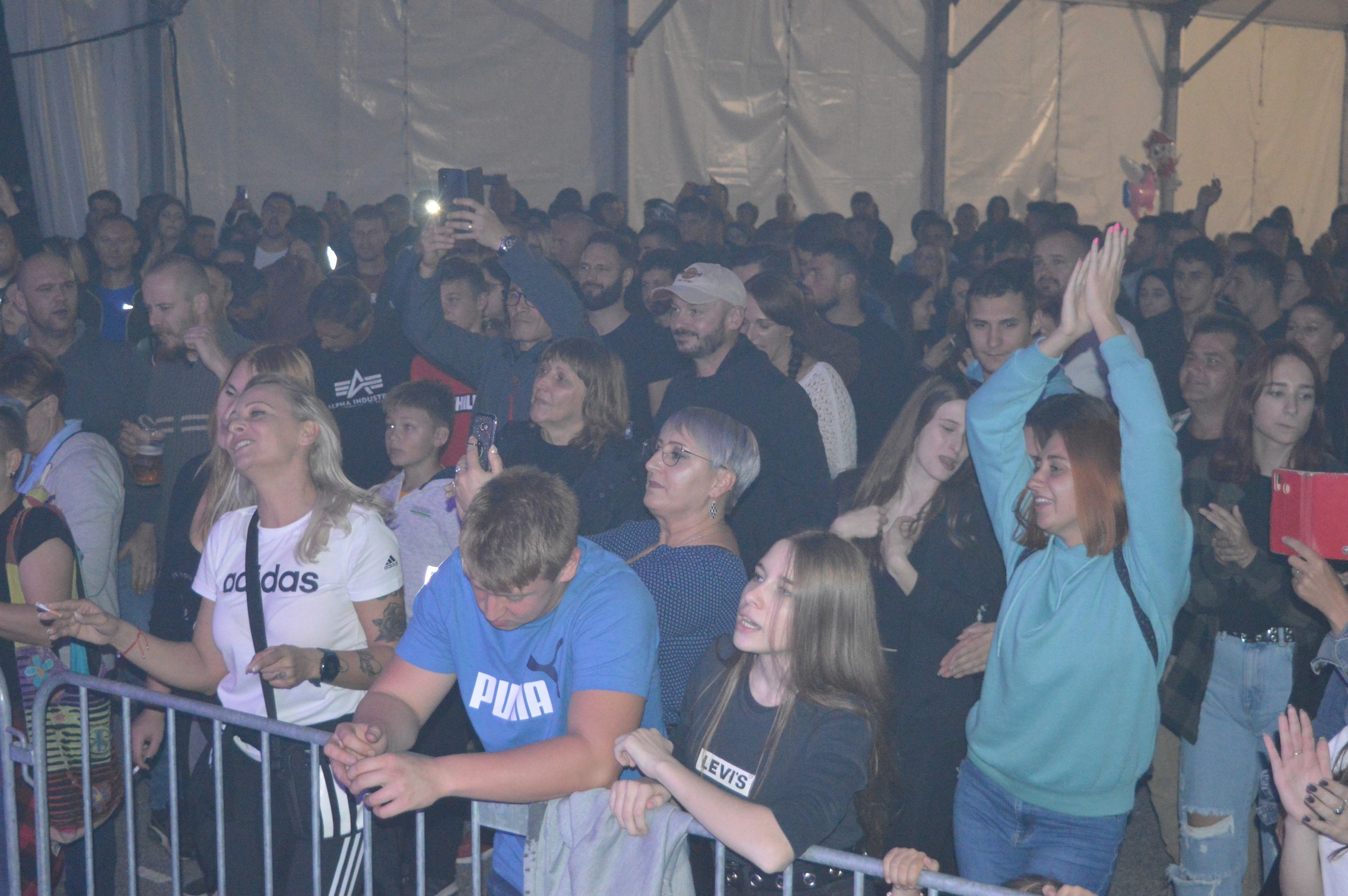 Psihomodo pop i Davor Gobac sjajnim koncertom u Kotoribi zabavili brojnu publiku