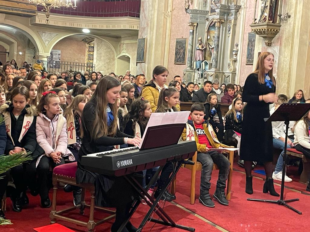 SVETA MARIJA U humanitarne svrhe pjesmom