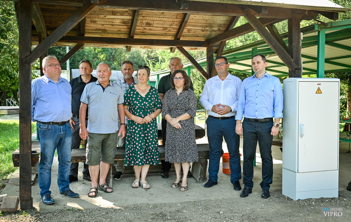 FOTO Priključkom struje završeno uređenje Lovačkog doma u Draškovcu
