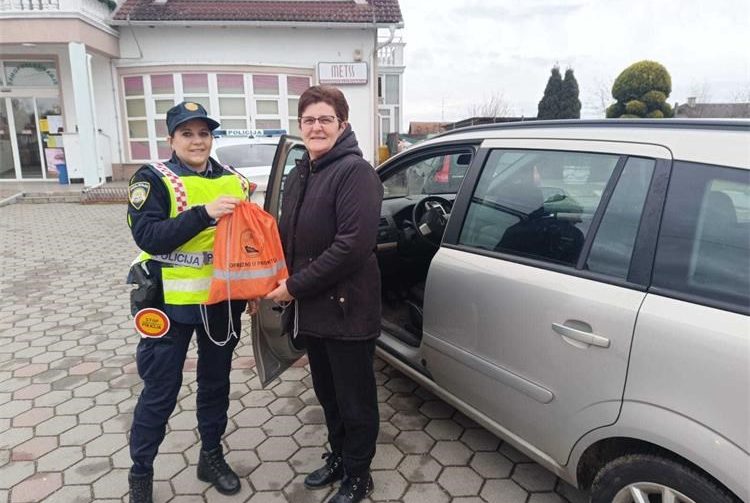 policija nagrađuje vozače