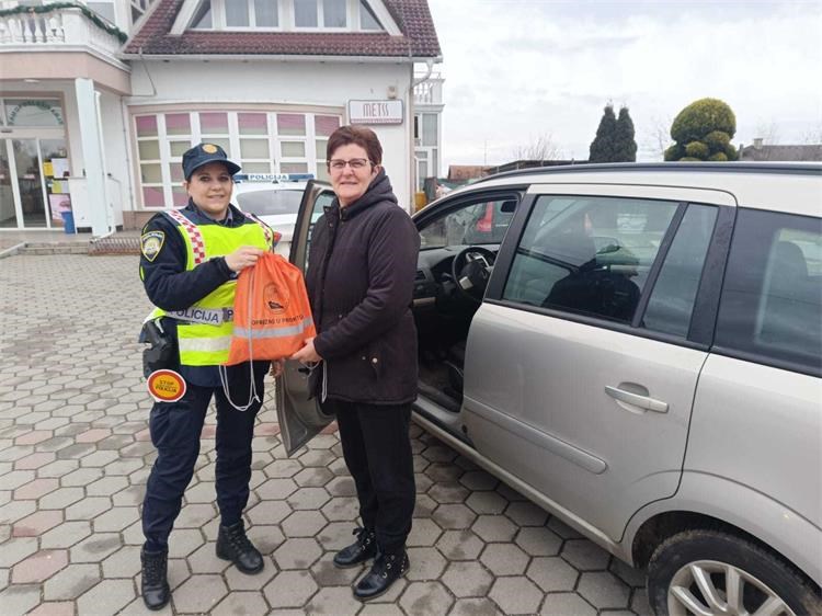 policija nagrađuje vozače