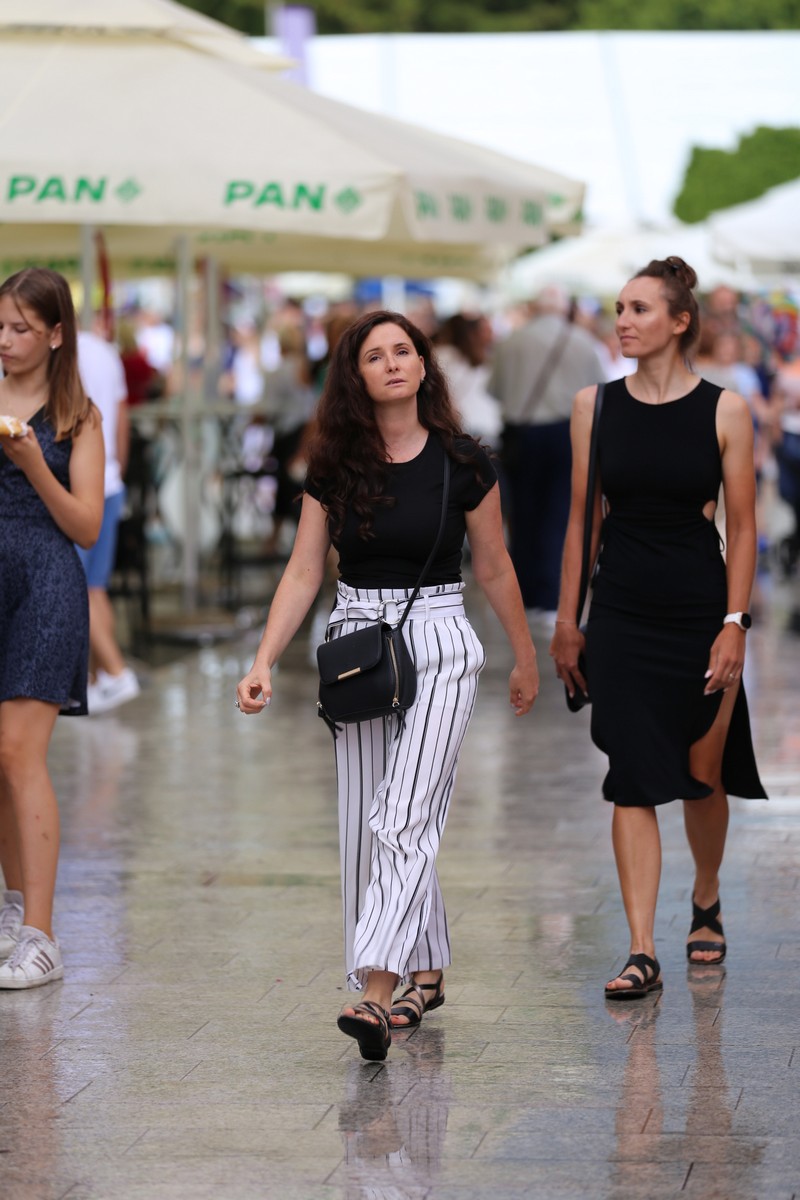 KLIKOM ISPOD KIŠOBRANA Malo kiše, malo sunca, ali centar Čakovca je ispunjen građanima