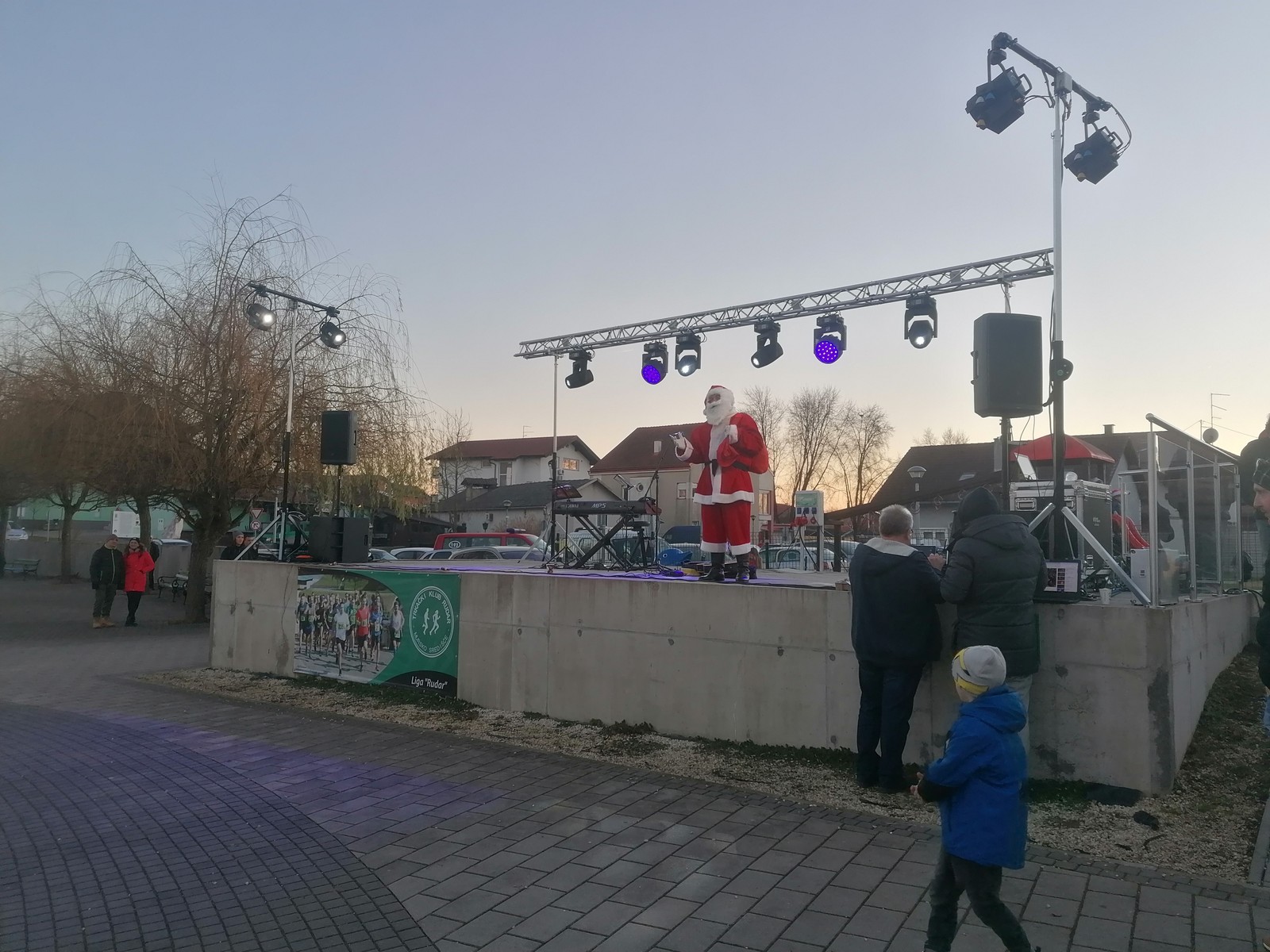 FOTO Za kraj posljednjeg vikenda Adventa u gradu rudara održan i Božićni sajam i koncert Žige