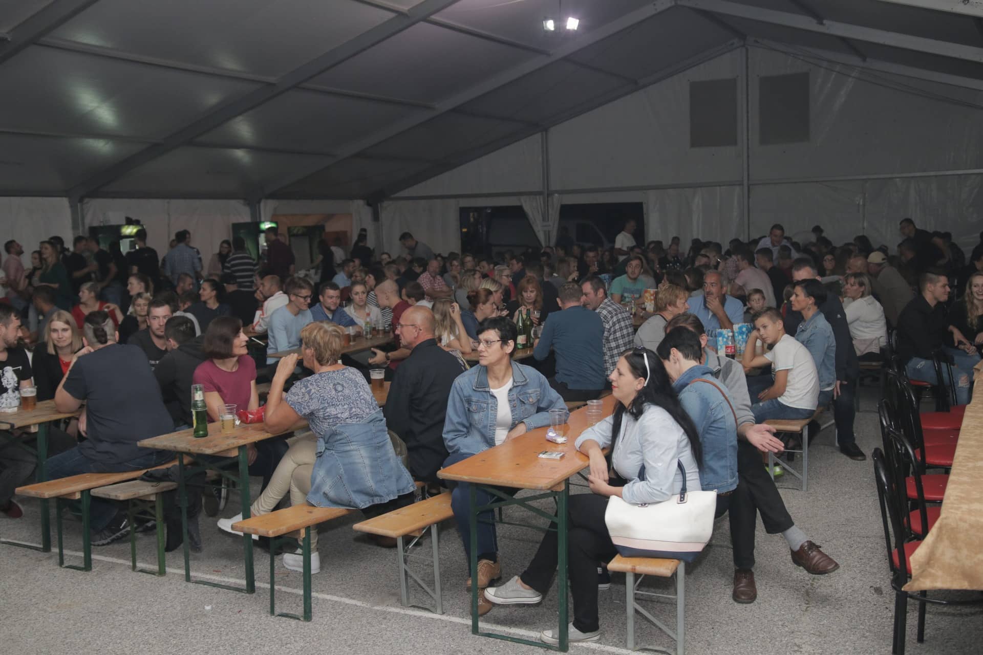 Leteći odred oduševio ispod šatora u Kotoribi