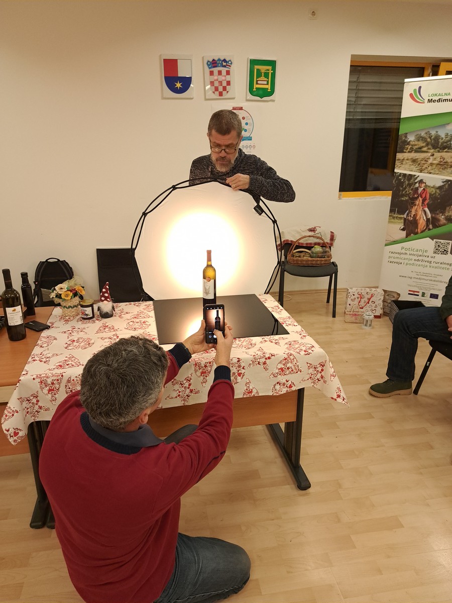 Održan fotografski tečaj LAG-a Međimurski doli i bregi: Fotografiranje hrane i proizvoda za poduzetnike Održan fotografski tečaj LAG-a Međimurski doli i bregi: Fotografiranje hrane i proizvoda za poduzetnike
