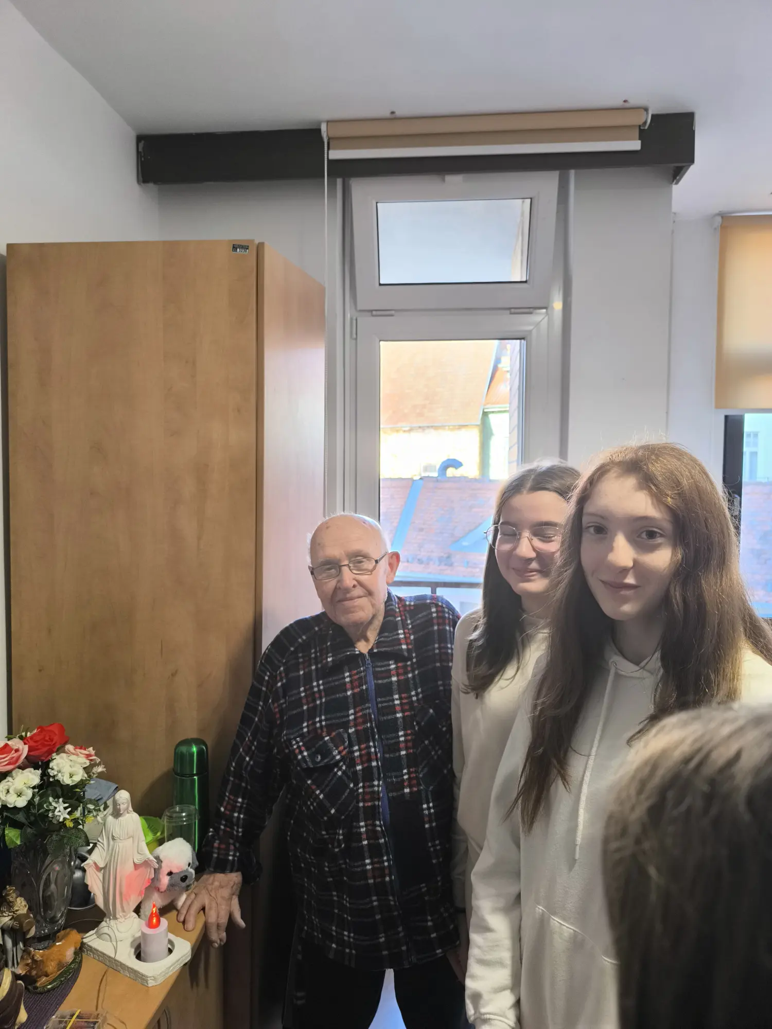 1734642704060 1734642704060