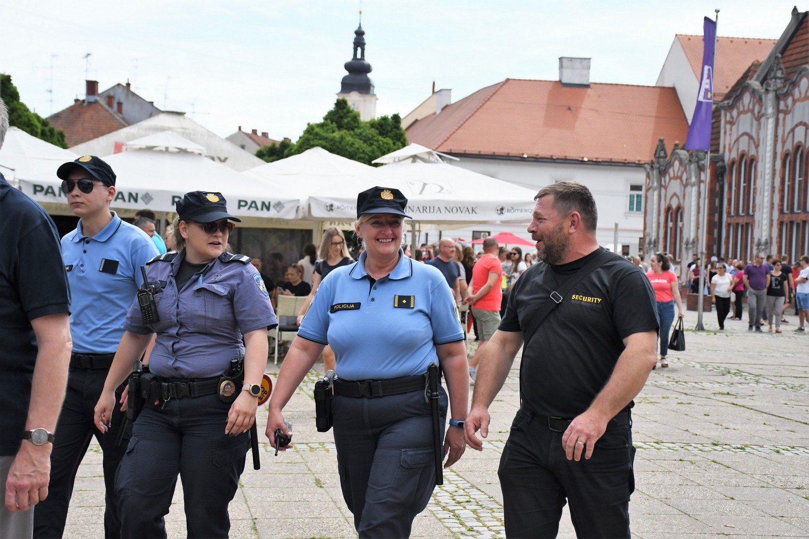 FOTO Povorka protutnjala gradom, maturanti s osmjehom dočekali kraj srednje škole!