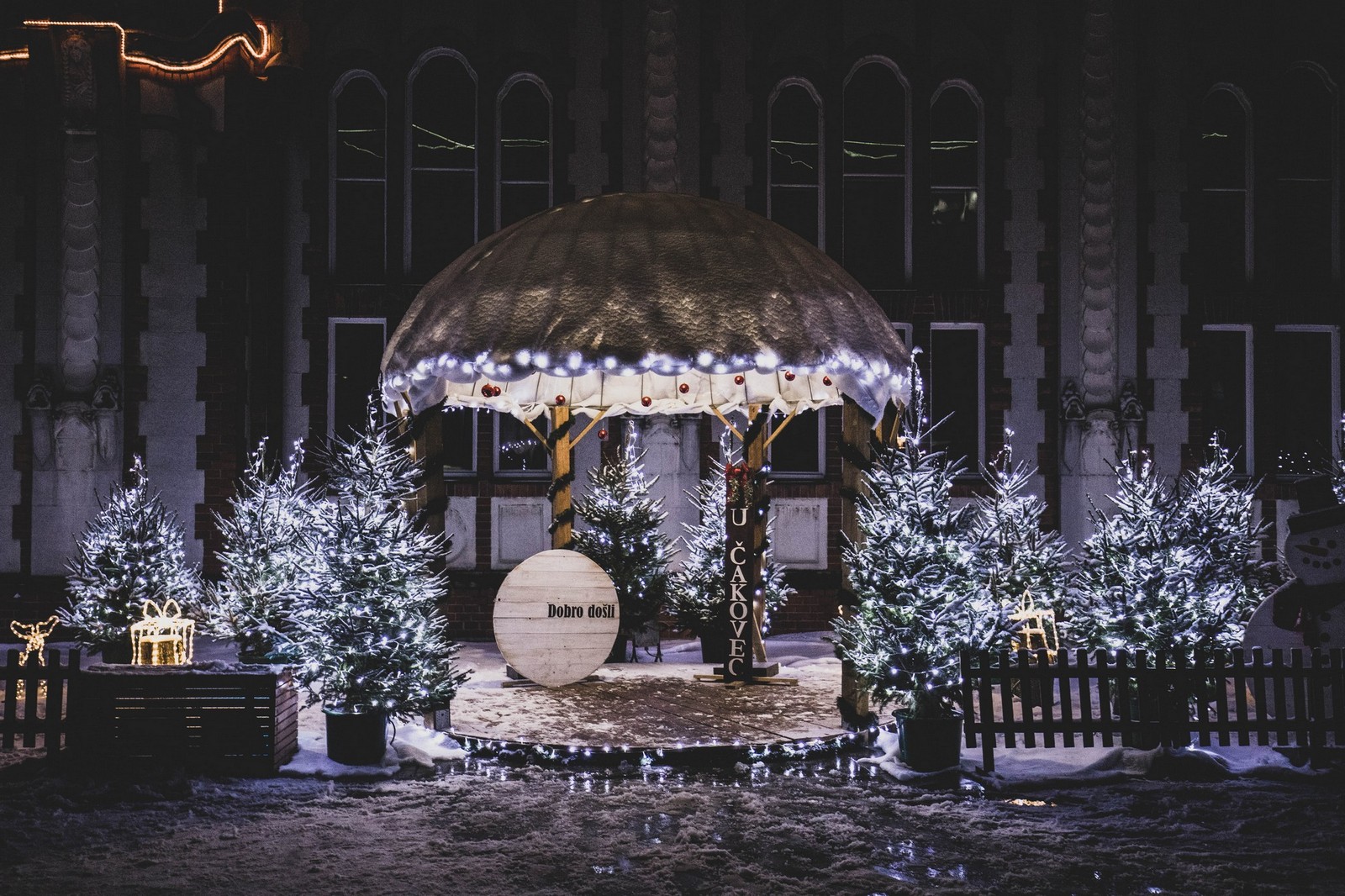Mališani uživali u sanjkanju, snježna dekoracija centru Čakovca dala posebnu čar
