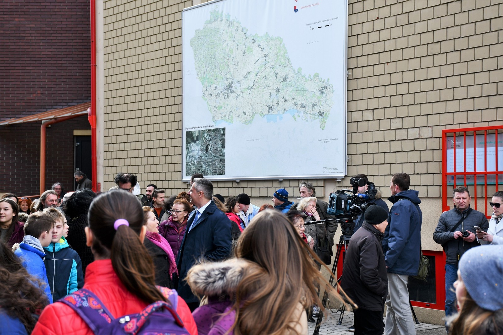 CENTAR ZA KULTURU ČAKOVEC Povodom 45 godina umjetničkog stvaralaštva, Školi animiranog filma dodijeljena Povelja Grada Čakovca!  Članovi Škole animiranog filma Čakovec, jedne od uspješnijih dječjih filmskih obitelji regije te najdugovječnije takve škole u