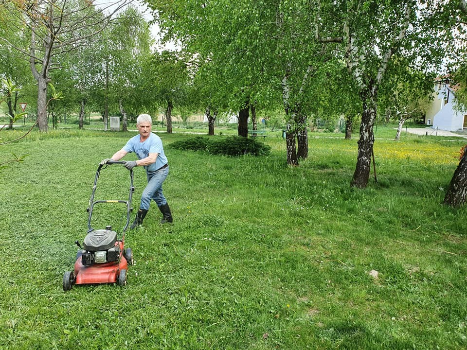 FOTO Članovi KUD-a Mihovljan su ovih dana uredili park unatoč korona krizi