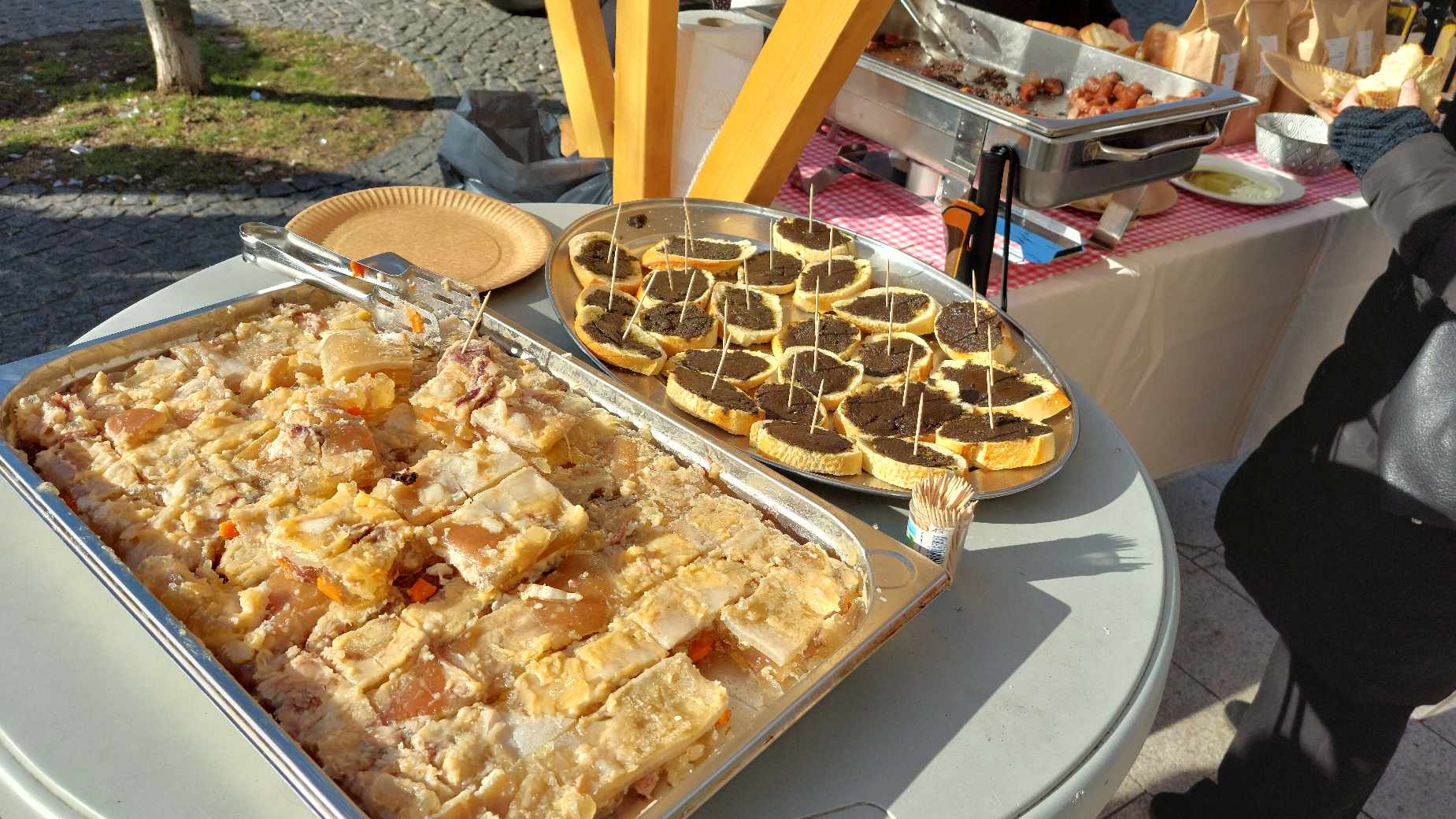 Centrom Čakovca širi se miris čvaraka!