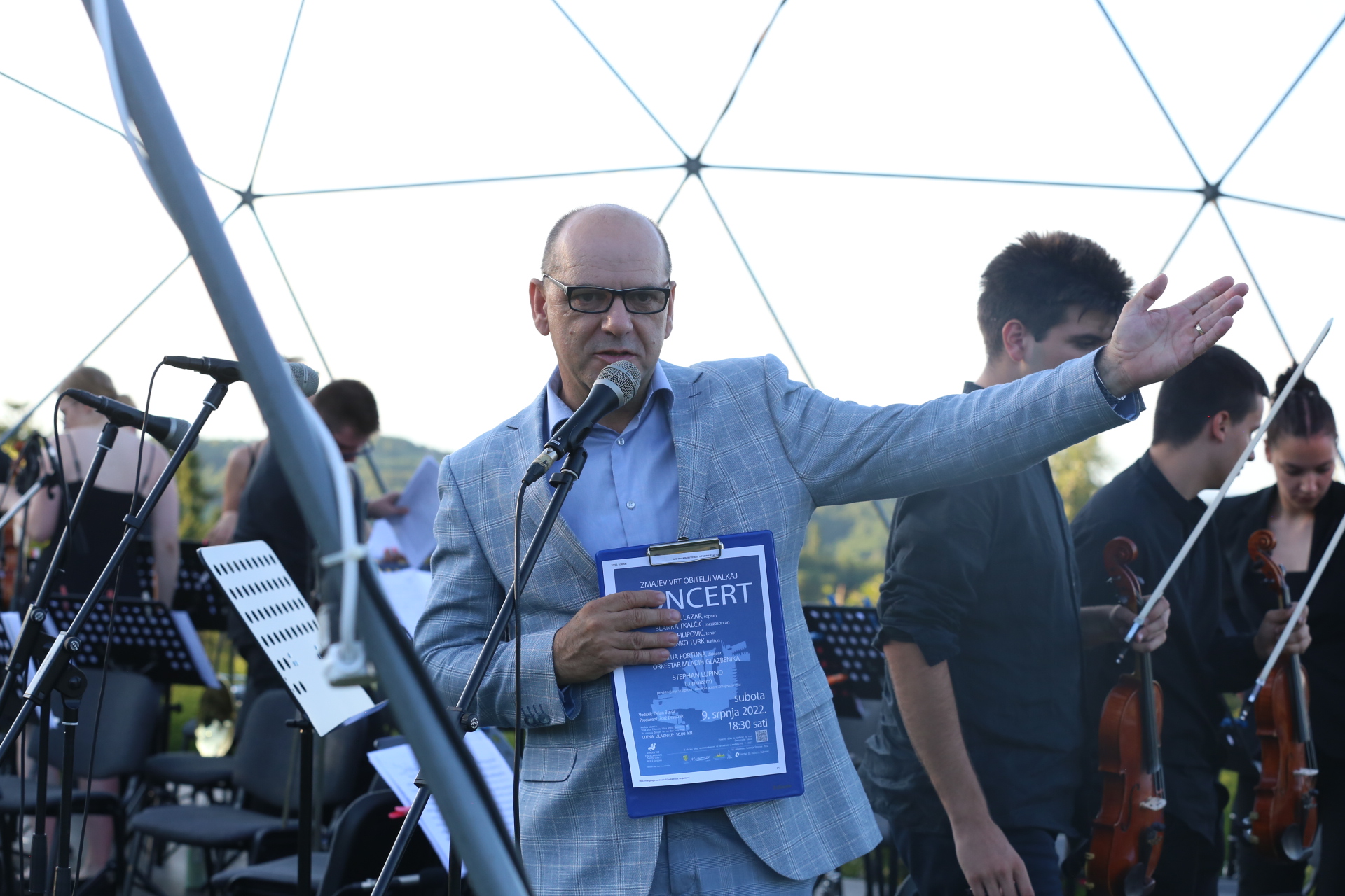 Koncert u Zmajevom vrtu obitelji Valkaj