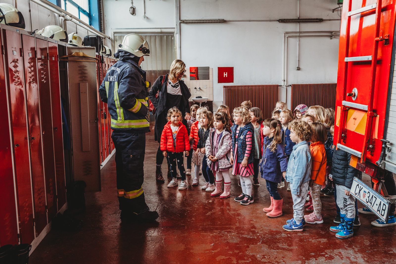 Mališani iz Dječjeg vrtića Cipelica posjetili vatrogasce