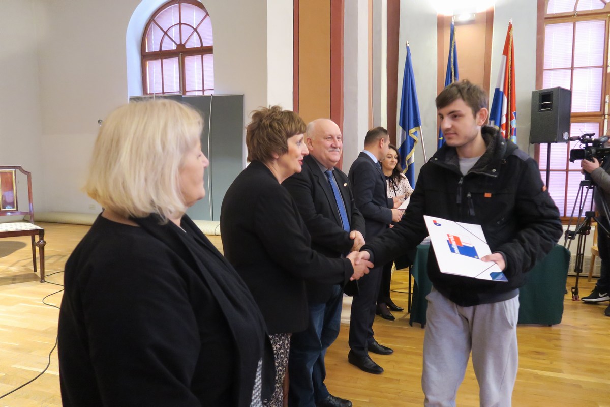 U zgradi Scheier u Čakovcu dodijeljene učeničke stipendije djeci hrvatskih branitelja