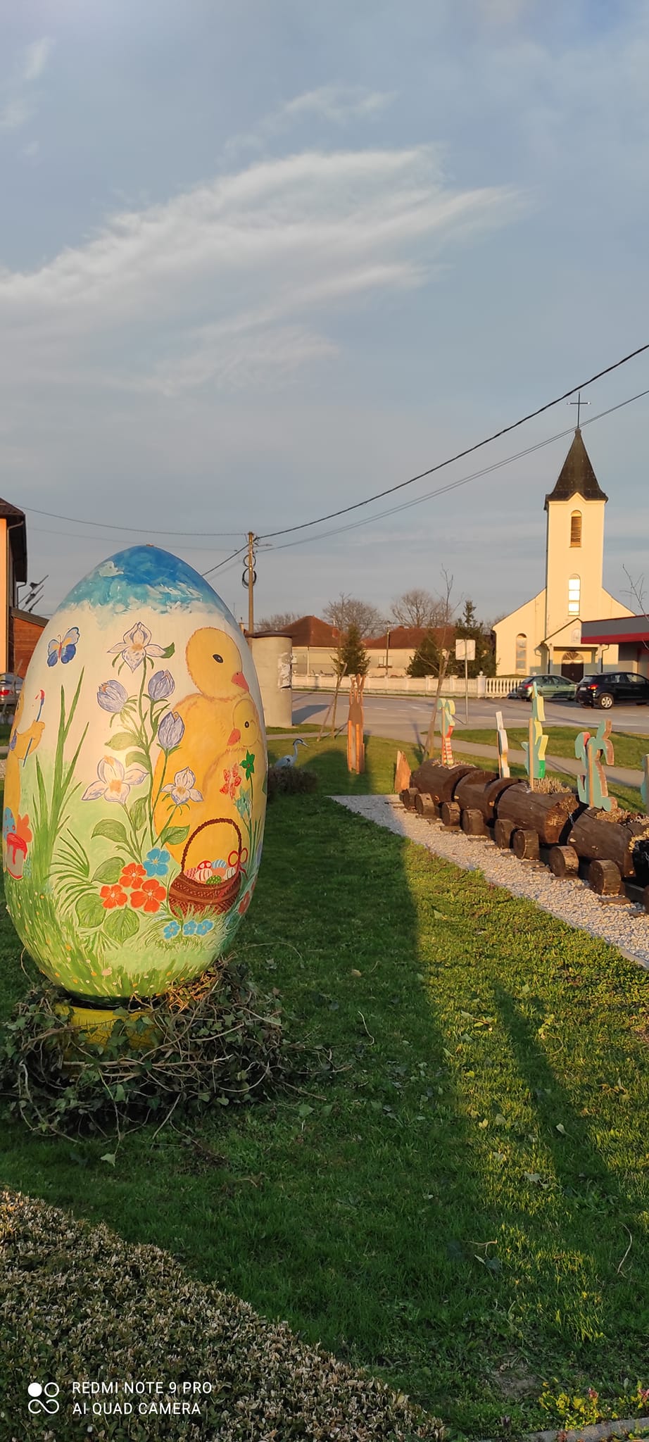 Park u Gardinovcu zasjao u uskrsnom ruhu: Stigle proljetne vile, zečići, jaja, pilići…