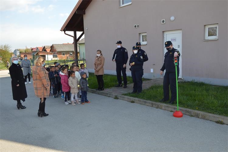 Mališani iz Kuršanca s policijom u edukativnoj akciji