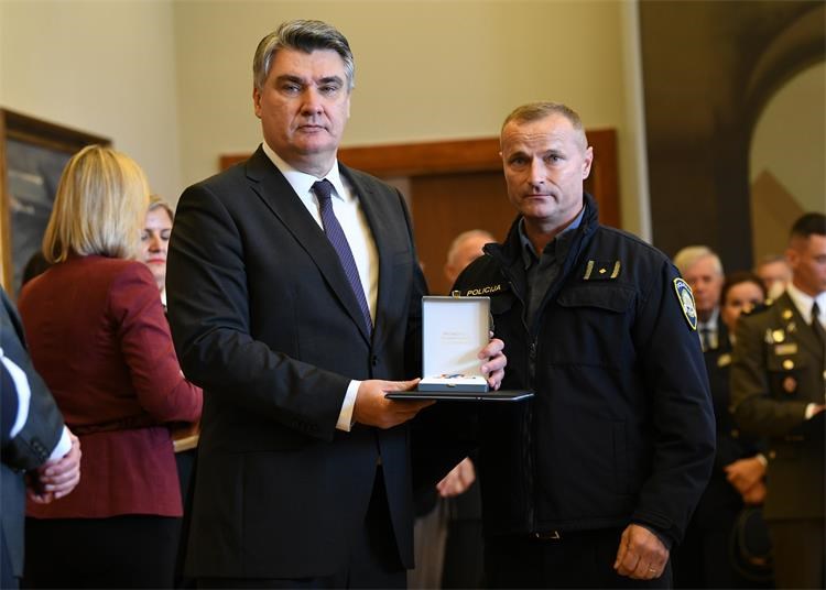 Predsjednik Milanović odlikovao međimurske policajce povodom Dana policije