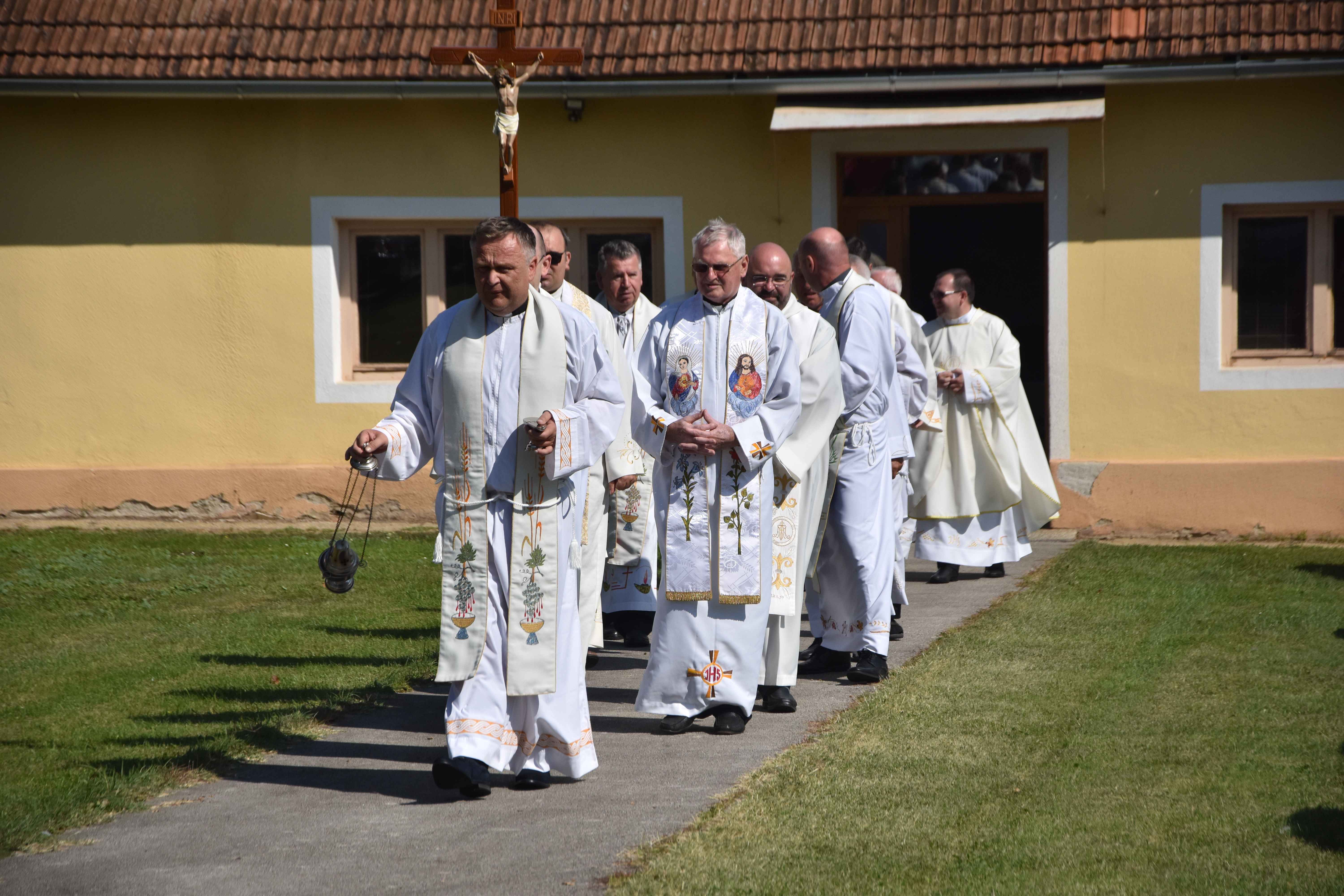 FOTO Selnica: Velečasni Josip Horvat obilježio Zlatnu svetu misu- 50 godina svećeništva FOTO Selnica: Velečasni Josip Horvat obilježio Zlatnu svetu misu- 50 godina svećeništva