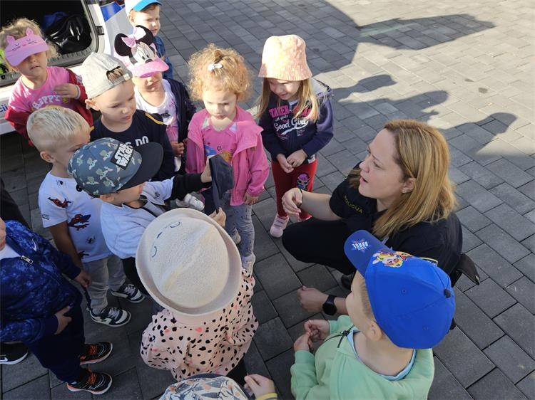 FOTO Policajka Margareta-Martina Cvetković posjetila DV ‘Jurovska pčelica’