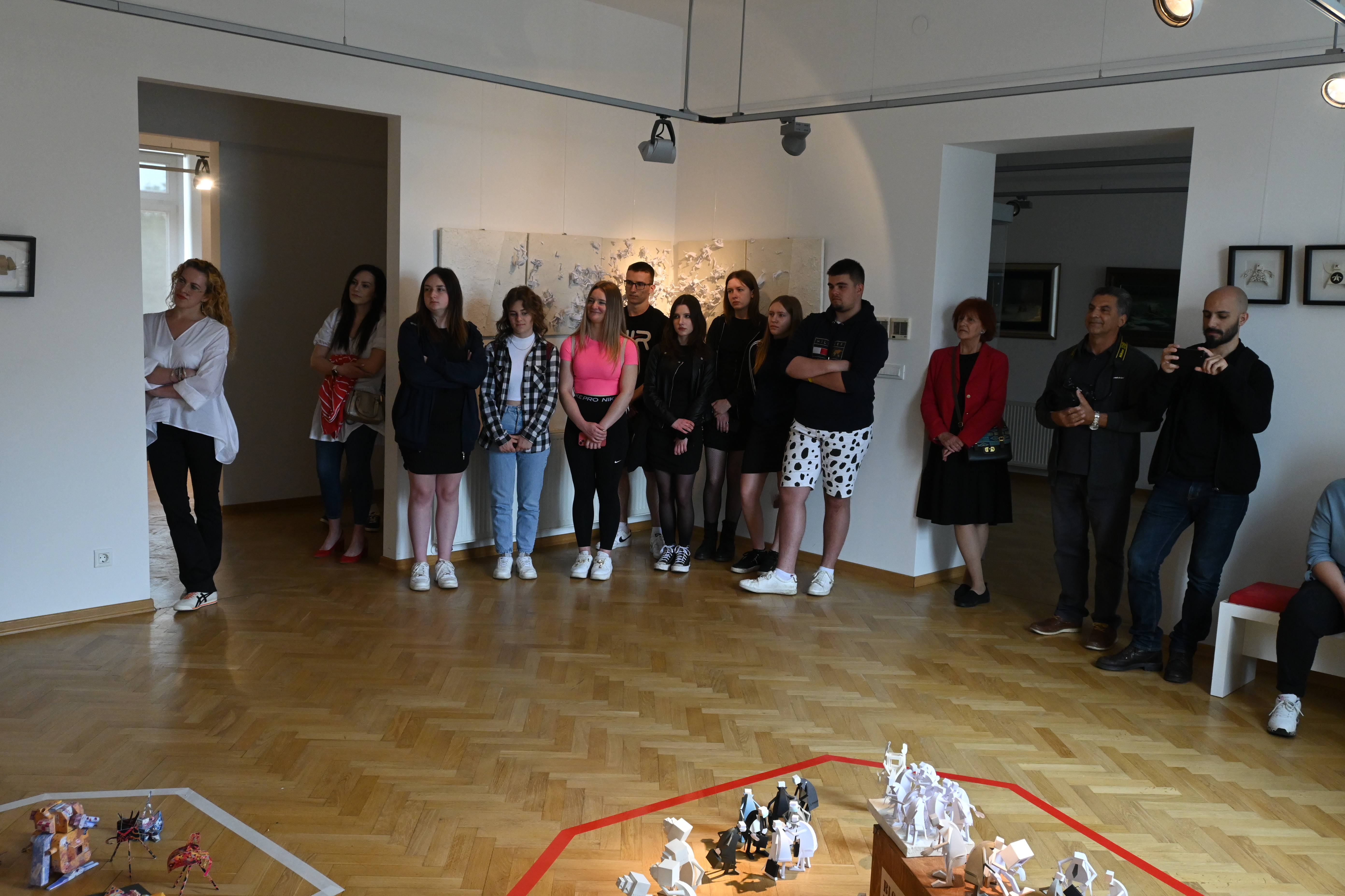 PRELOG Otvorena samostalna izložba ‘Papirnata energija’ akademskog umjetnika Marka Zubaka PRELOG Otvorena samostalna izložba ‘Papirnata energija’ akademskog umjetnika Marka Zubaka