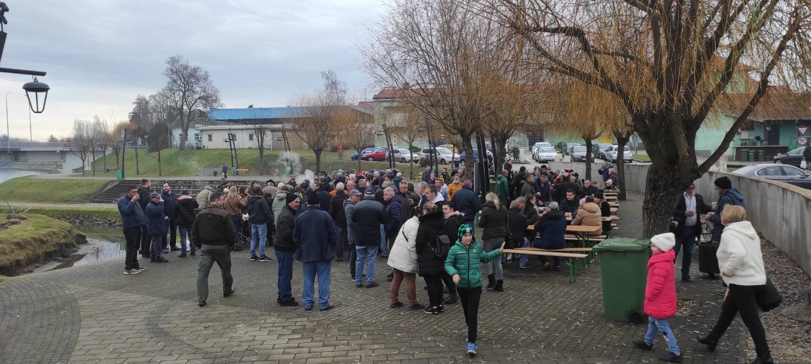 Nastavljena tradicija: Podjela prženih ribica na Badnje jutro na Šetnici svete Barbare