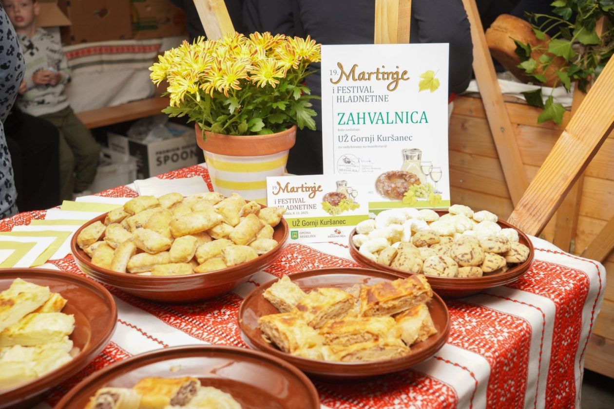 kolači savijača desert 19. Martinje festival hladnetine Nedelišće Mesap (7) kolači savijača desert 19. Martinje festival hladnetine Nedelišće Mesap (7)