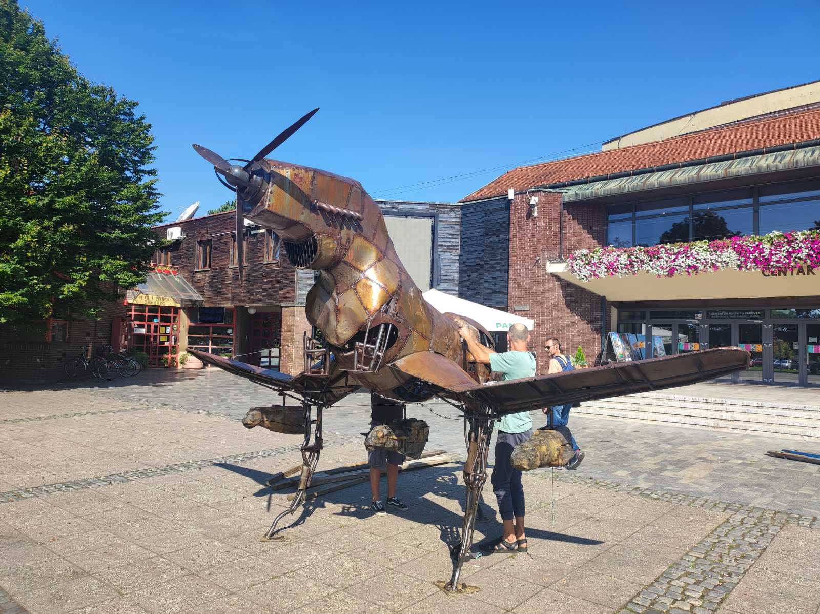 FOTO Ispred CZK Čakovec pojavile se sjajne skulpture u sklopu 8. Zrinskog Art Festivala