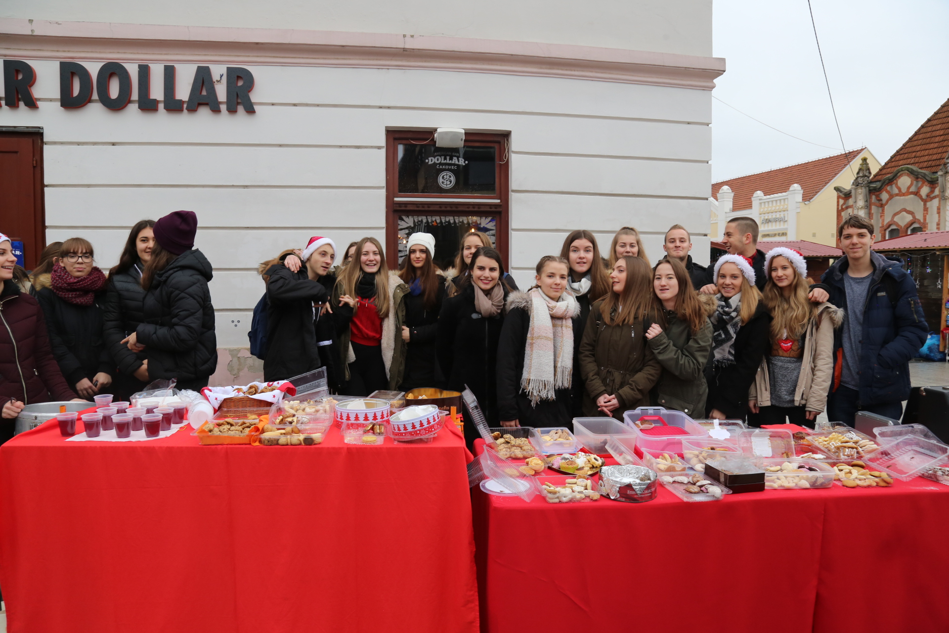 Pjesma i delicije budućih hotelijera u središtu Čakovca