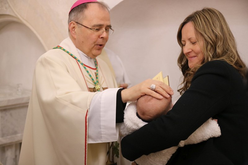 Biskup Radoš krstio peto dijete obitelji Spajić iz Svetog Martina na Muri