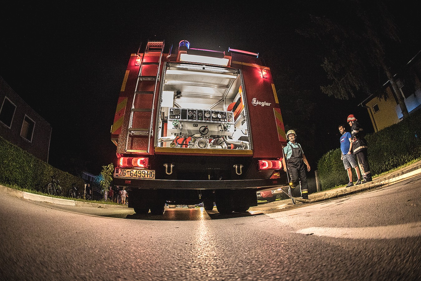 POŽAR U PRELOGU Brojni vatrogasci borili se s požarom bivšeg skladišta