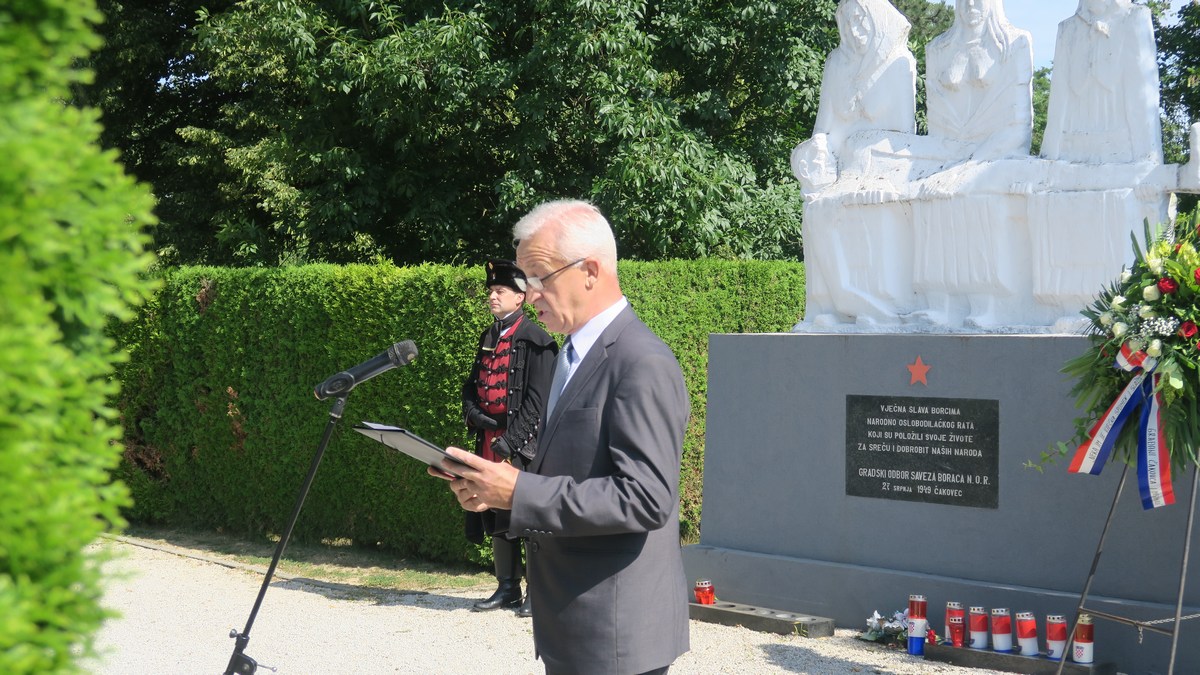 Odavanjem počasti svim poginulim i nestalim braniteljima i pripadnicima antifašističkog pokreta obilježen Dan antifašističke borbe u Međimurju Odavanjem počasti svim poginulim i nestalim braniteljima i pripadnicima antifašističkog pokreta obilježen Dan antifašističke borbe u Međimurju