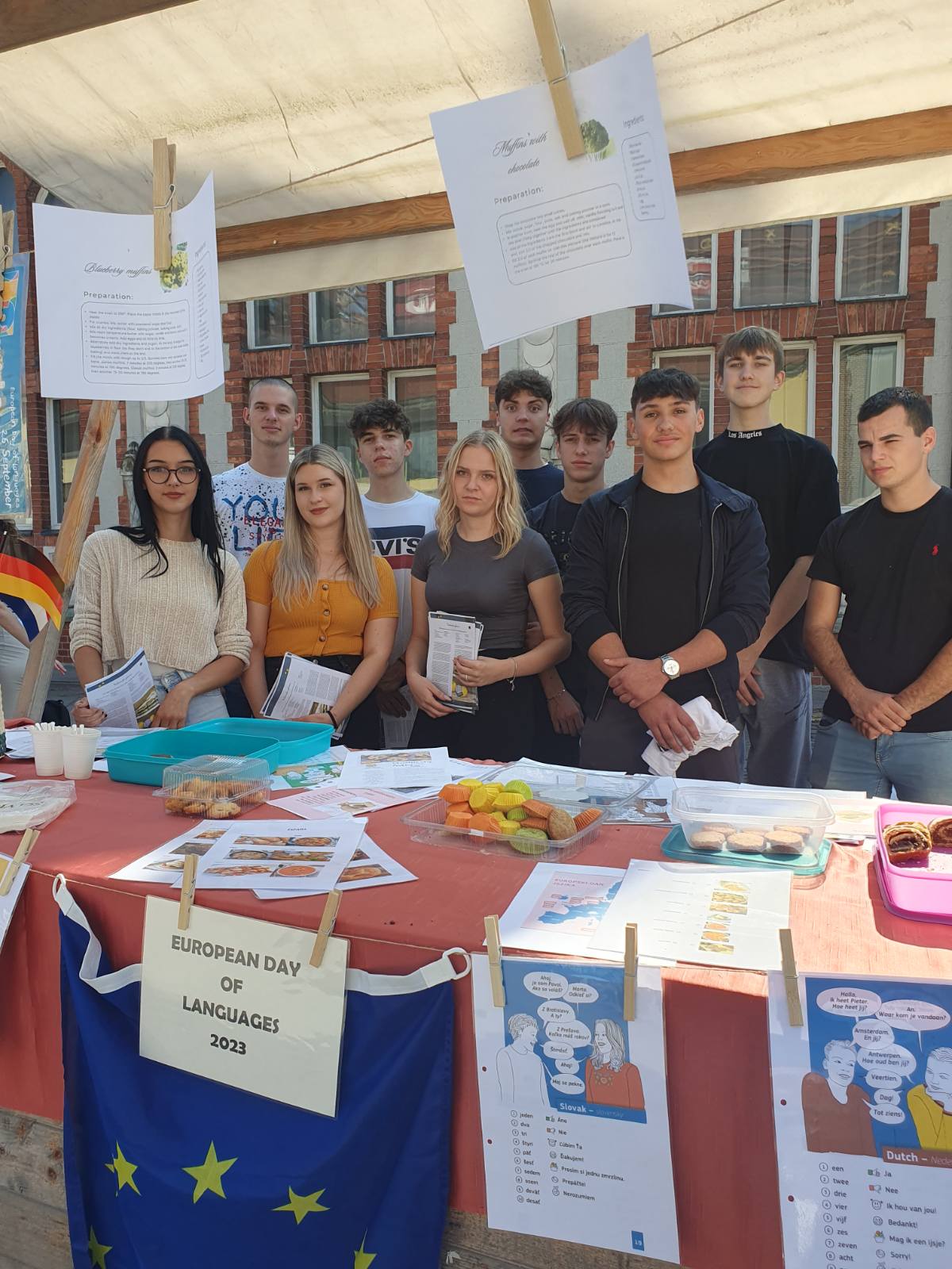 FOTO Ekonomska i trgovačka škola Čakovec obilježila Europski dan jezika na čakovečkom trgu