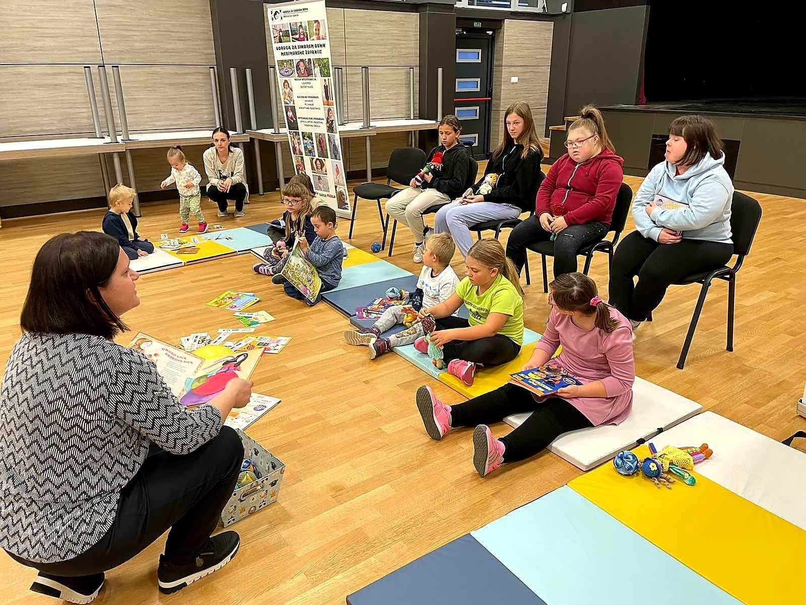 Članovi međimurske Udruge za sindrom Down posjetili ‘Heklice u knjižnici’