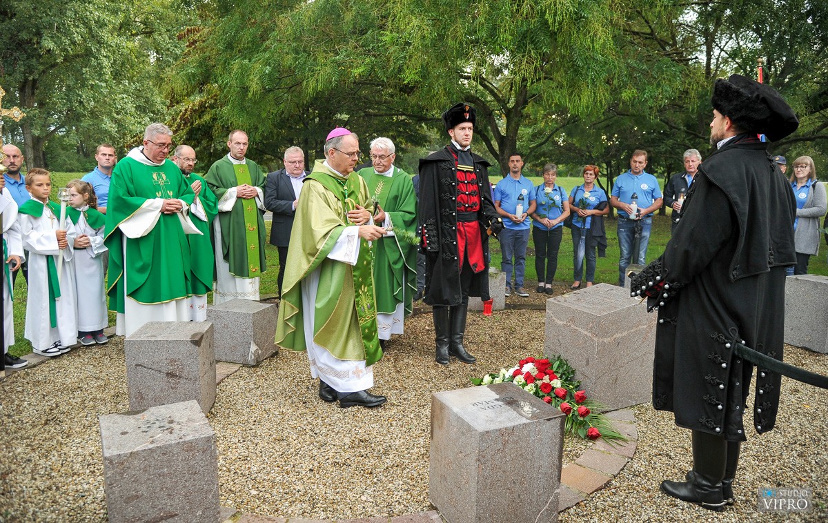 FOTO Uz molitvu i prigodan program obilježena godišnjica tragedije na rijeci Dravi