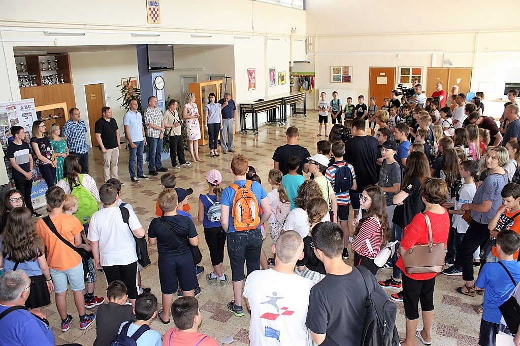 Počele ljetne radionice iz tehničke kulture, u Društvenom domu Mačkovec održava se kamp iz engleskog jezika